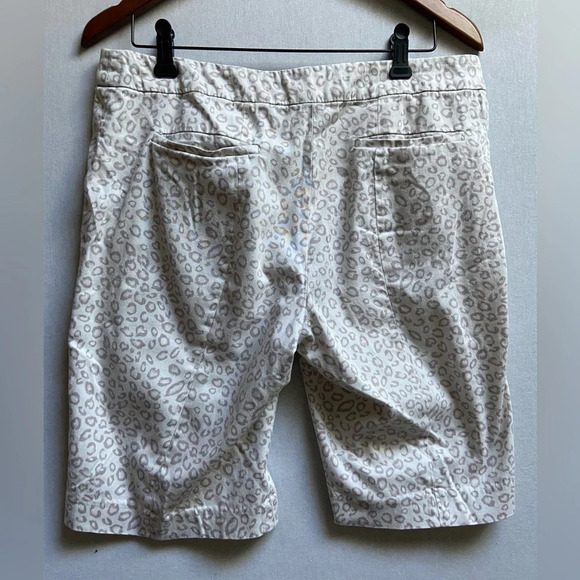 SANDRO cotton leopard cheetah print grey  white shorts sz 10 - Picture 2 of 10